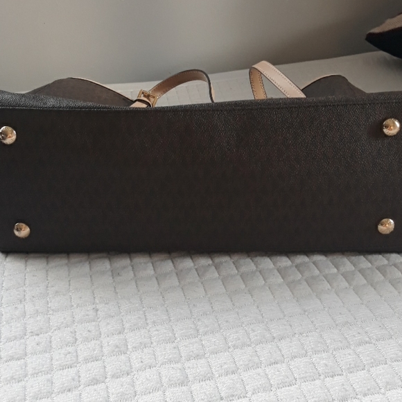 Michael Kors tote - Picture 4 of 7